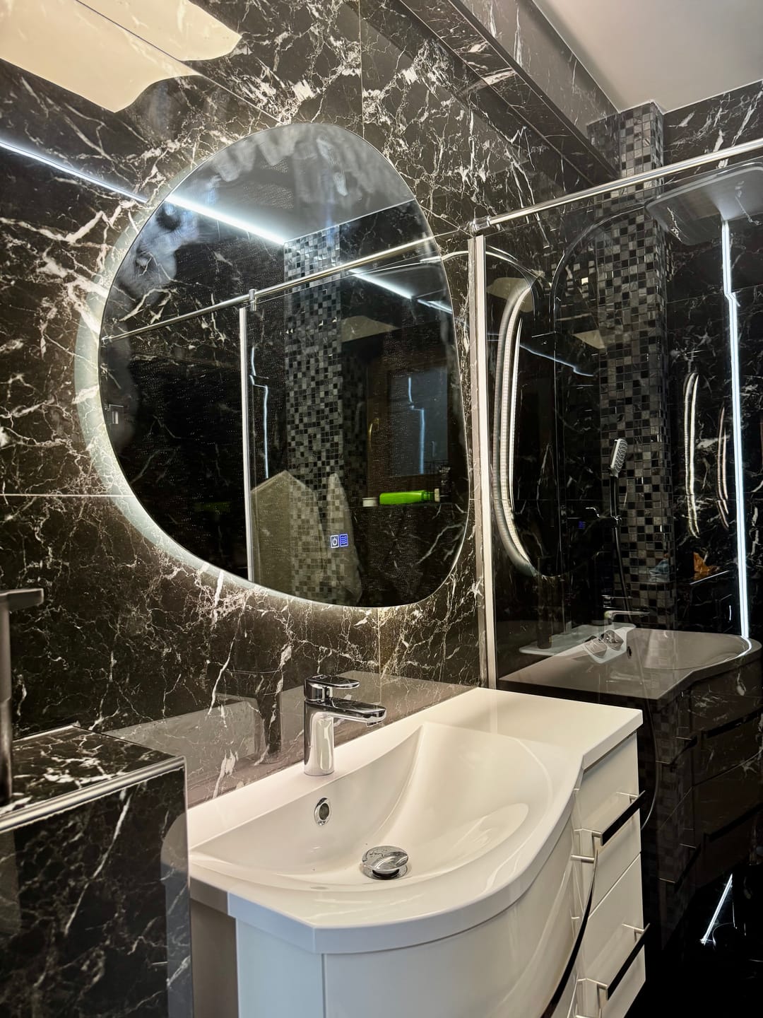 Customer photo review of Oglinda LED Asimetrica v1, Touch LED, Dimare, Dezaburire, LED 4000K Neutru - Gama Ambient Model 1