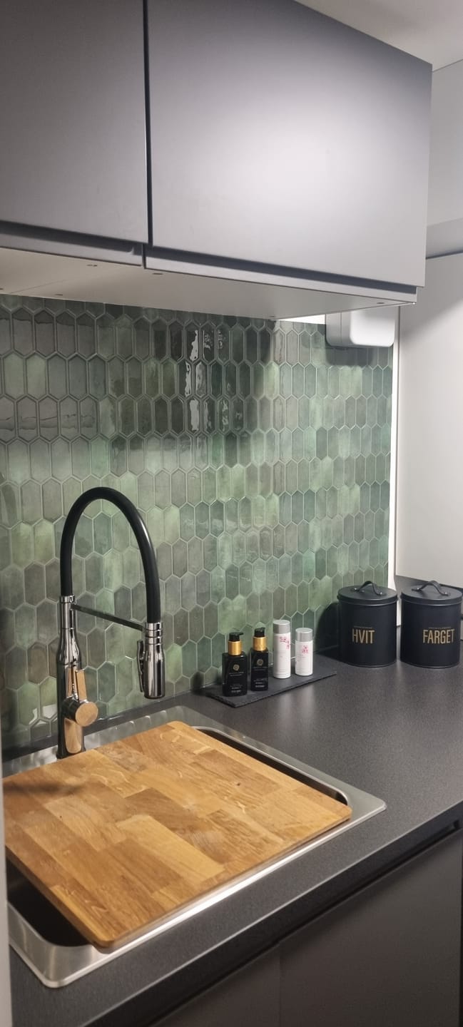 Customer photo review of Alexandra grønn selvklebende fliser