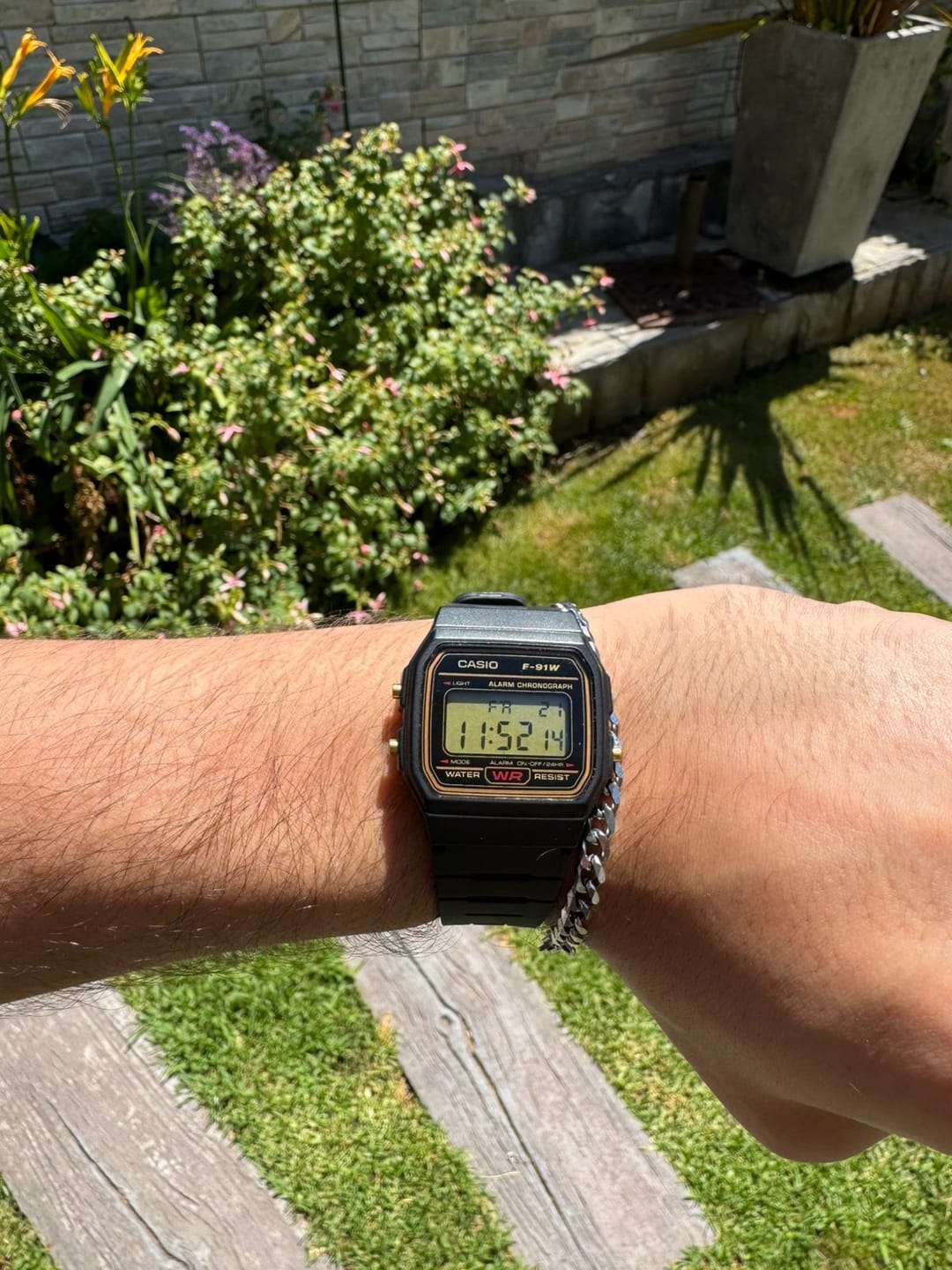 Customer photo review of Reloj Casio Vintage F-91WG-9SDF Clásico Líneas Amarillas