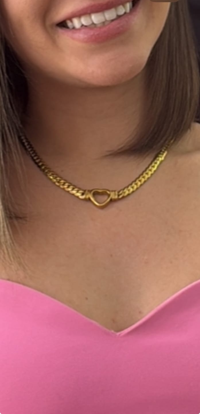 Customer photo review of Colar Gargantilha Coração Minimalista Banhado em Ouro 18K