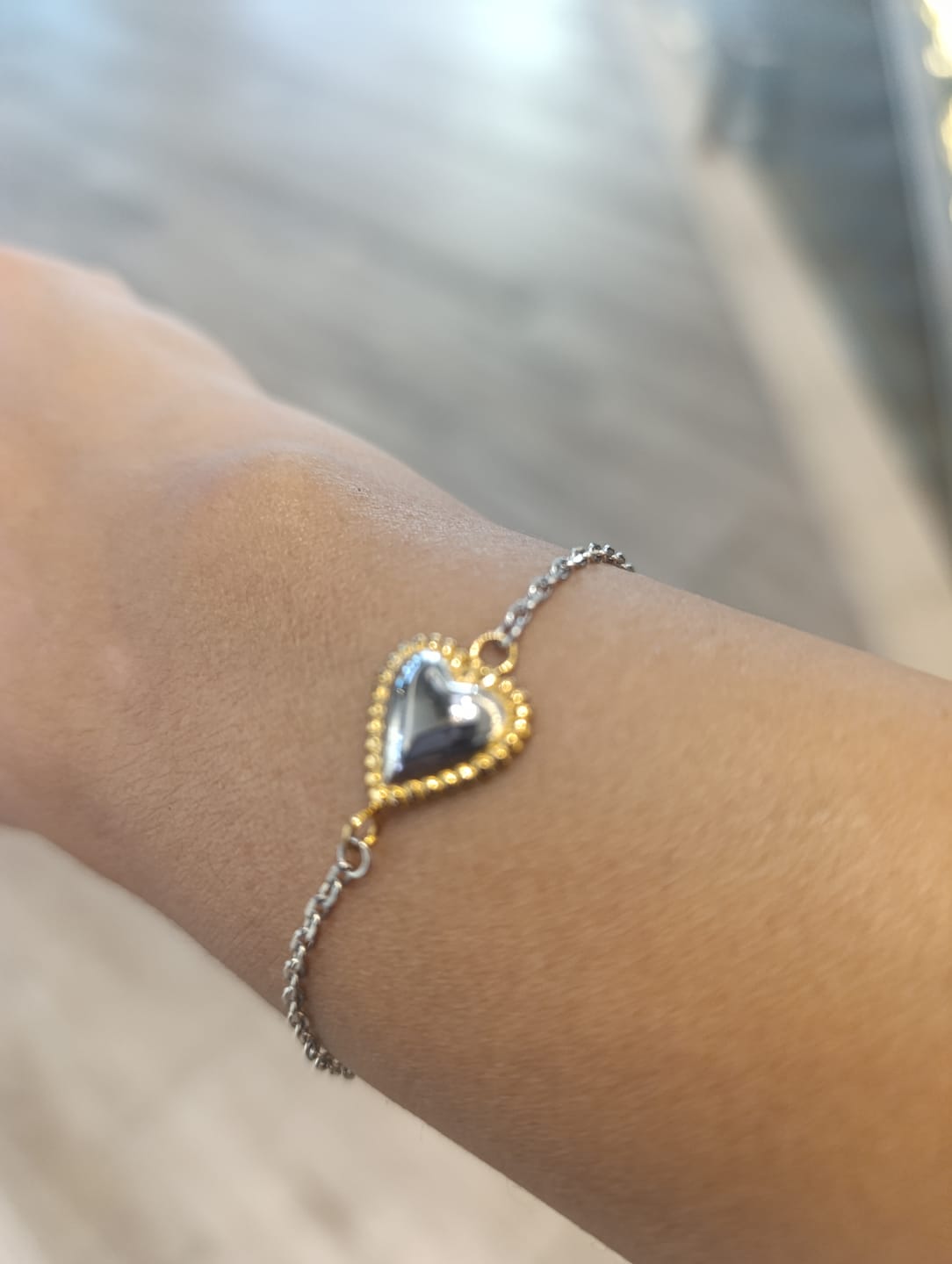 Customer photo review of Pulsera Con Corazon Centro Plateado