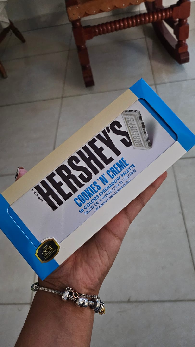 Customer photo review of Paleta de Sombras 18 tonos "Cookies & Cream"