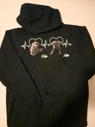 Customer photo review of Dein Herz schlägt für deinen Hund – Personalisiere deinen Hoodie!