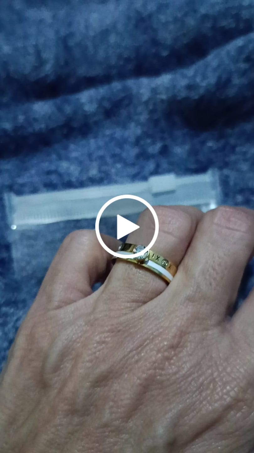 Customer video review of Anel Rainha Pedra Cristal Banhado em Ouro 18k