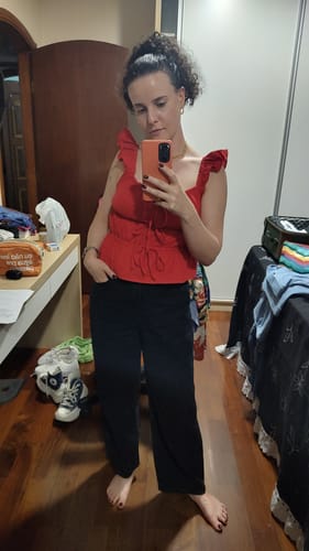 Nayara D. review of Calça Jeans Reta Araçá Preta image 1 out of 1