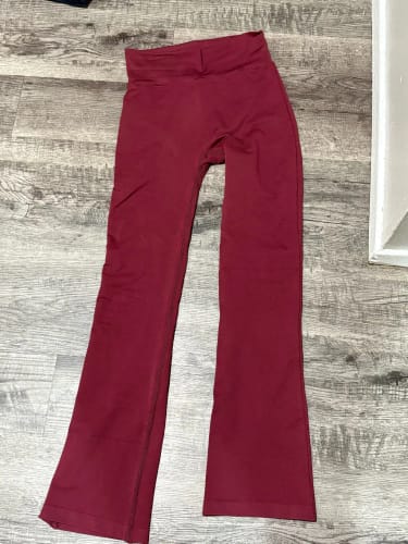 Customer photo review of Viral Straight Leg Leggings