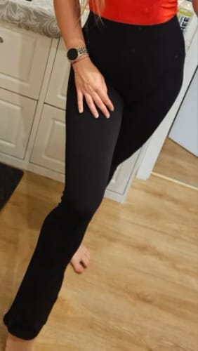 Customer photo review of Viral Straight Leg Leggings