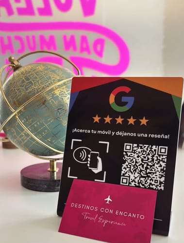 Customer photo review of Expositor Reseñas Google NFC y QR