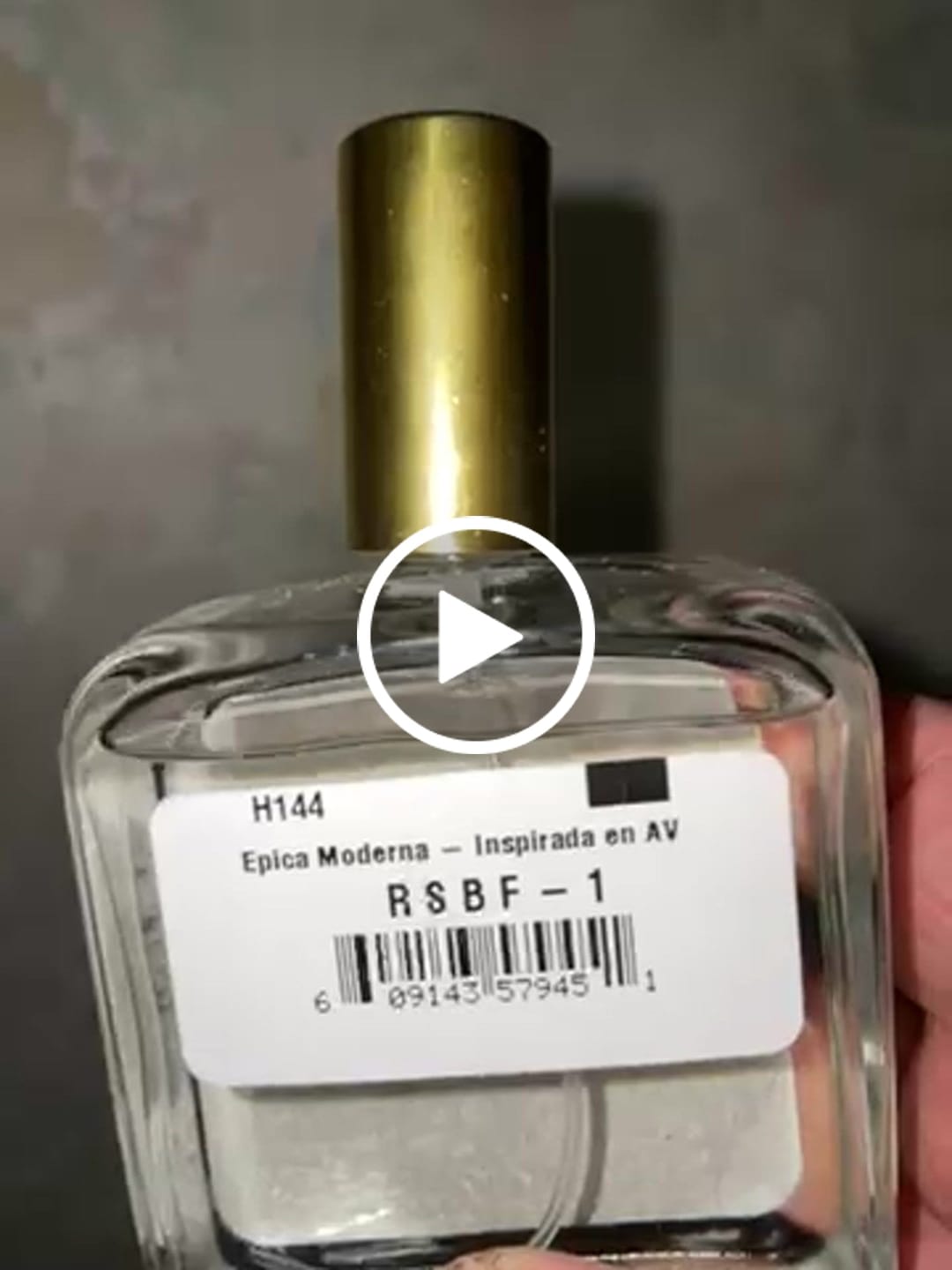 Customer video review of Epica Moderna - Inspirada en AVENTUS FOR HIM de CREED 100ml-