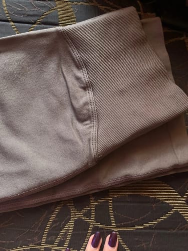 Customer photo review of Viral Straight Leg Leggings