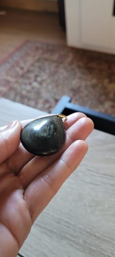 Customer photo review of Pendentif Obsidienne Dorée