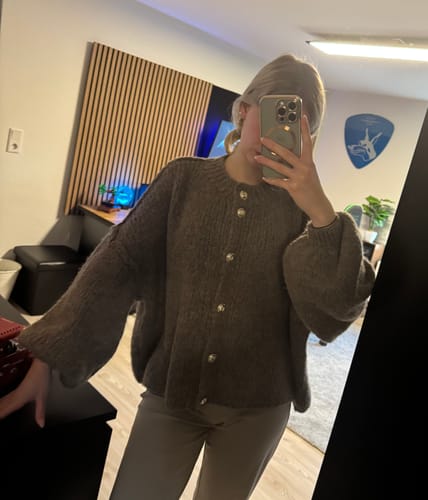 Customer photo review of Oversized Cardigan Short "CozyGlam"