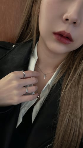 Customer photo review of WARDEN EDGE Cropped Leather Jacket with Zipper Detail