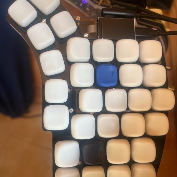 Customer photo review of Extended Lamé Keycap Set