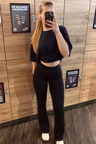 Customer photo review of (PRE-ORDER) LUXE Sculpt Flared Leggings - Deep Black