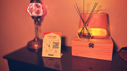 Customer photo review of Expositor Reseñas Google NFC y QR