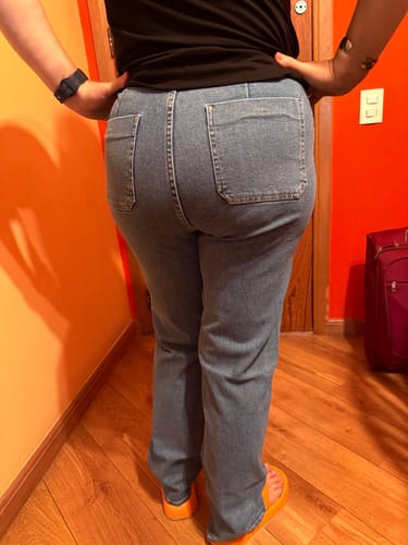 Zelinda D. review of Calça Jeans Reta Mandacaru Azul Médio image 1 out of 2