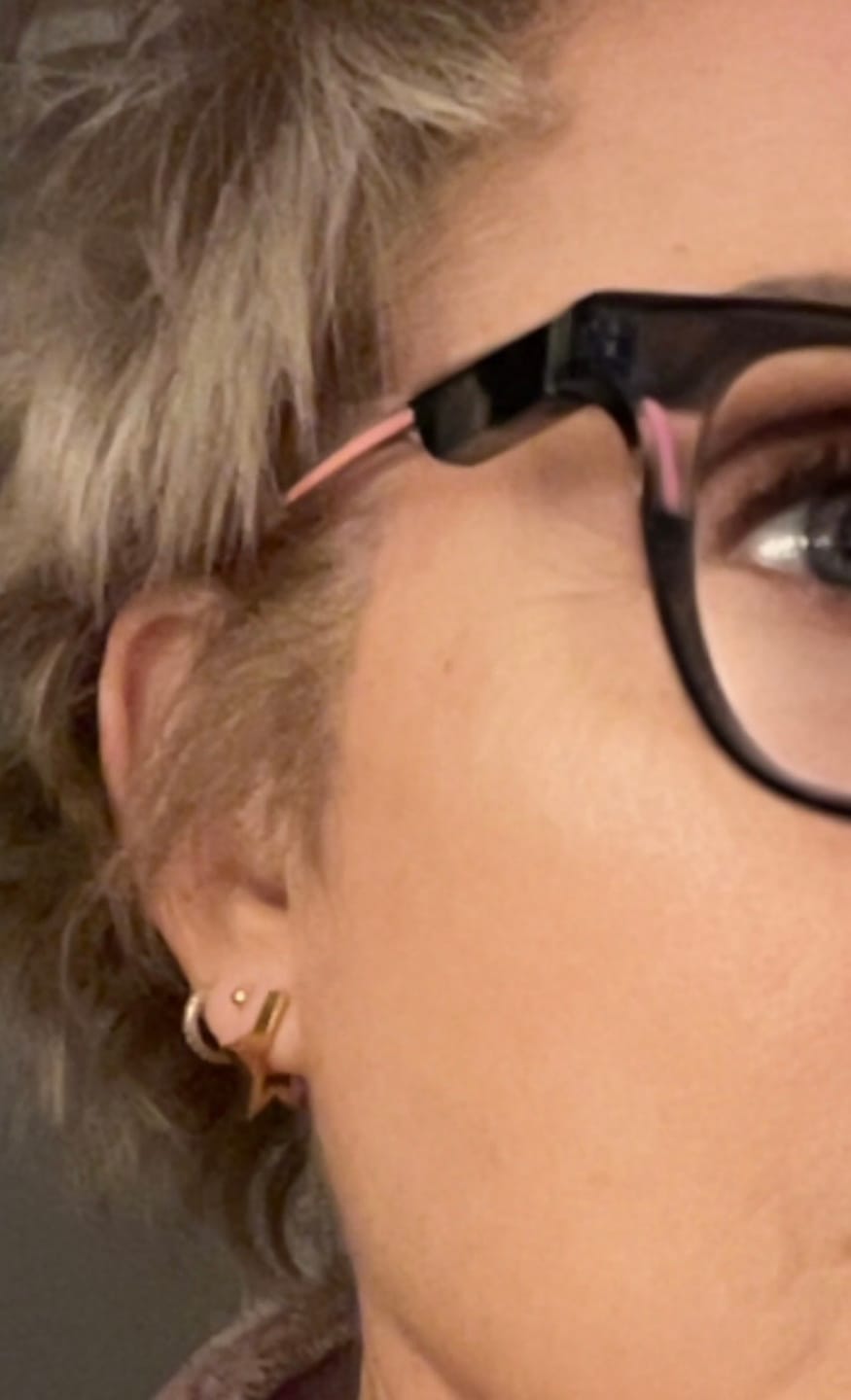 Customer photo review of Vilda - Star Hoop Earrings Stainless Steel