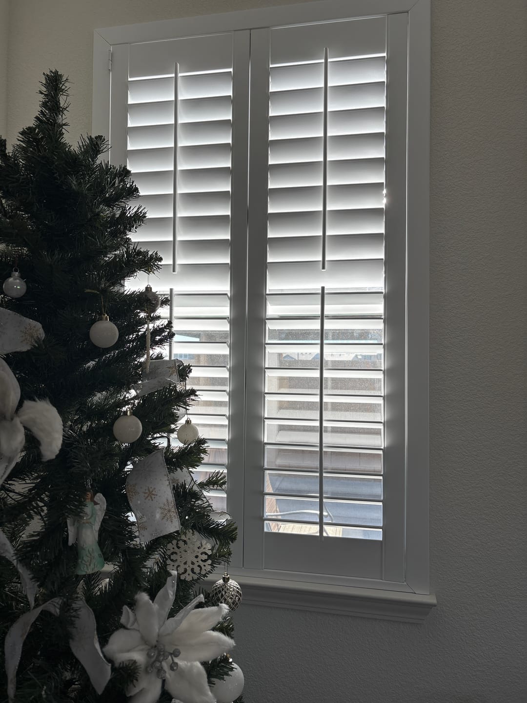 Customer photo review of Hybrid Wood Plantation Shutter