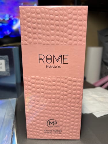 Reseña con foto de un cliente sobre Perfume Bharara Rome Paradox 100ml EDP
