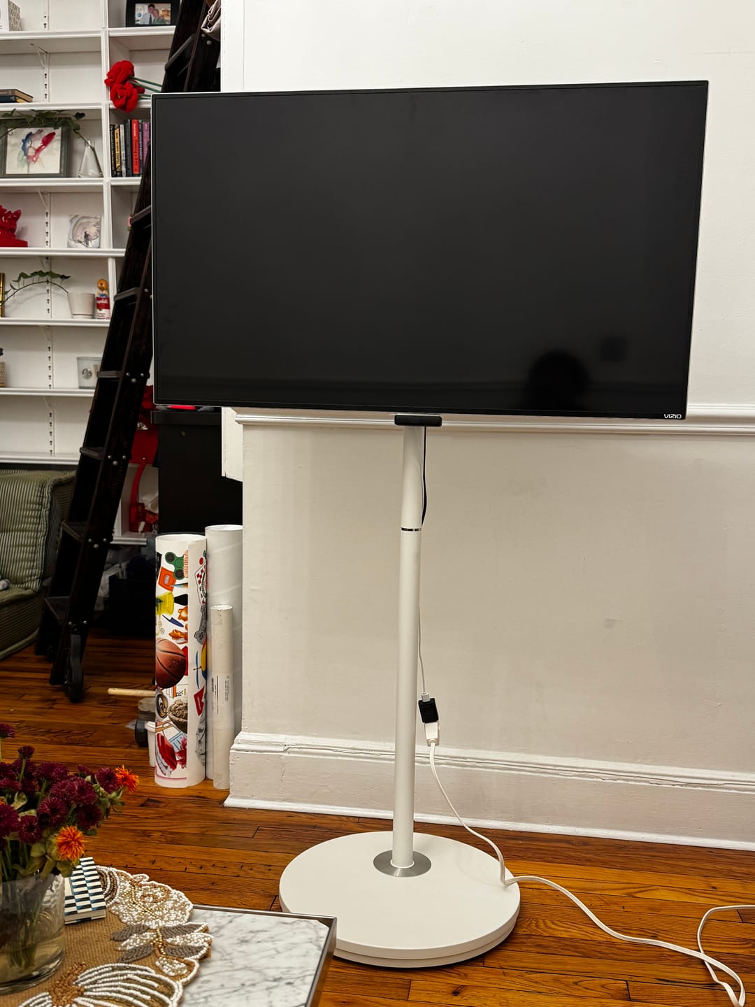 Customer photo review of Master V2 FT48 TV Stand
