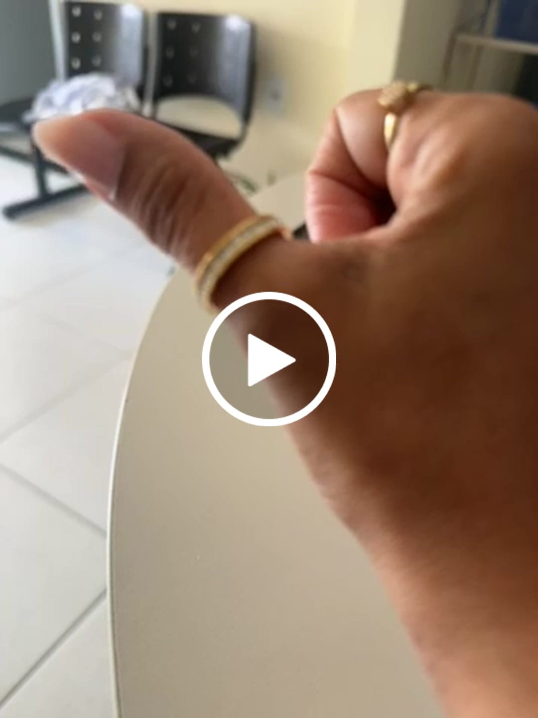 Customer video review of Anel Brilhante Banhado em Ouro 18K