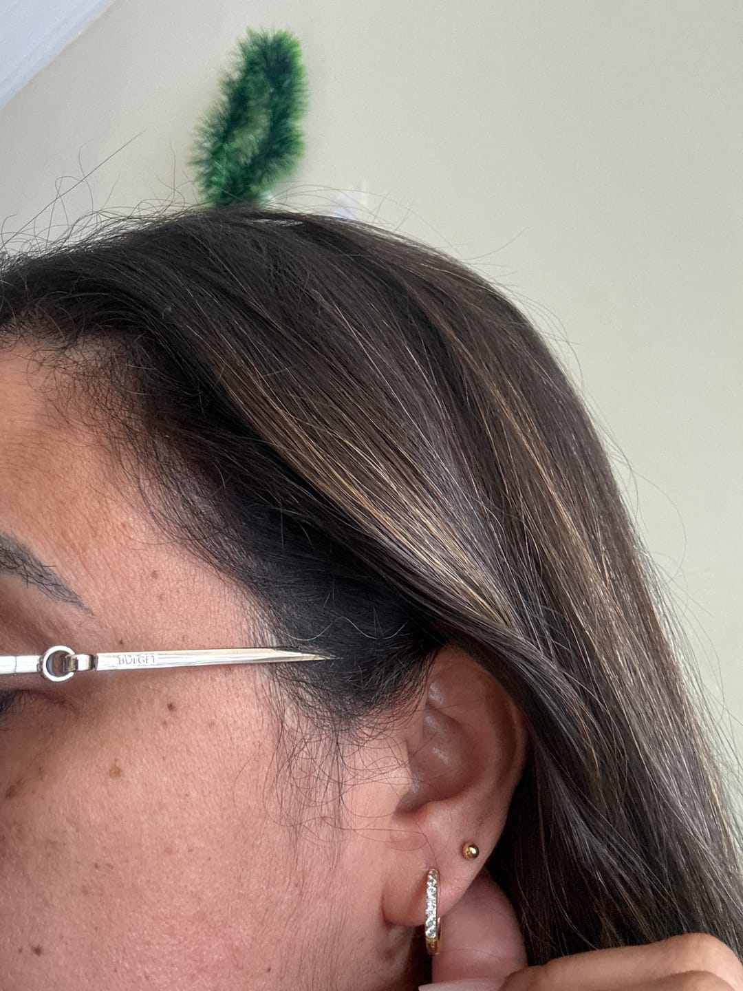 Customer photo review of Brinco de Argola Arielle Banhado em Ouro 18K