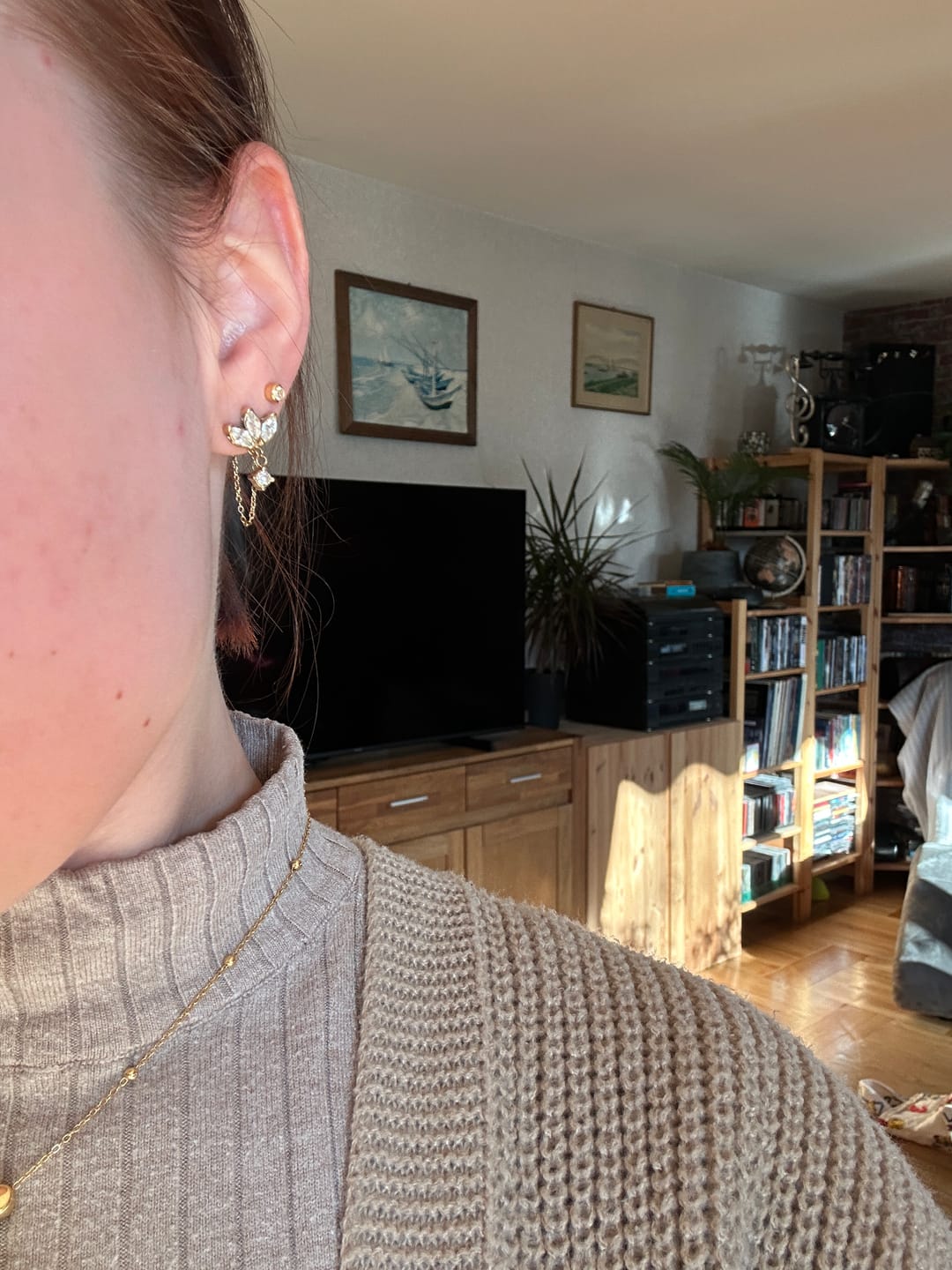 Customer photo review of Limitless Sky Lotus Ohrstecker 14K Vergoldet