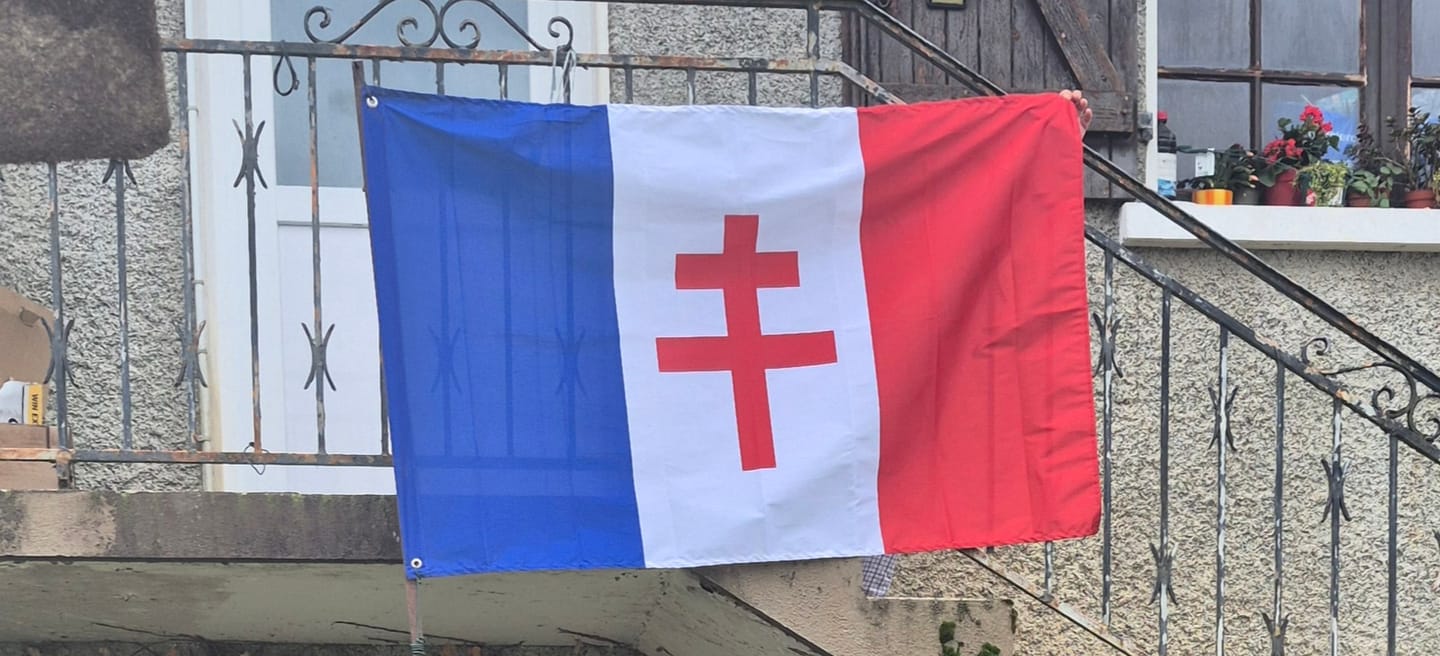 Customer photo review of Drapeau - France Libre (Croix de Lorraine)