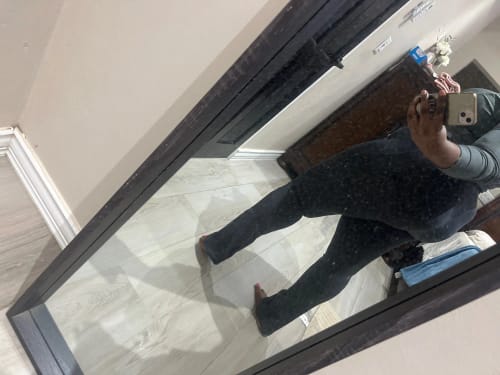 Customer photo review of Viral Straight Leg Leggings
