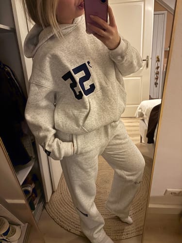 Customer photo review of '55 EMBROIDERY HOODIE LIGHT GREY