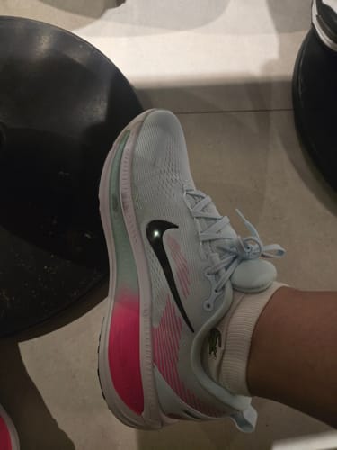 Customer photo review of Nike Men's Vomero 18 Road Running Shoes