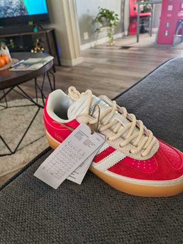 Customer photo review of Bad Bunny Ponce Gazelle Indoor (UA)