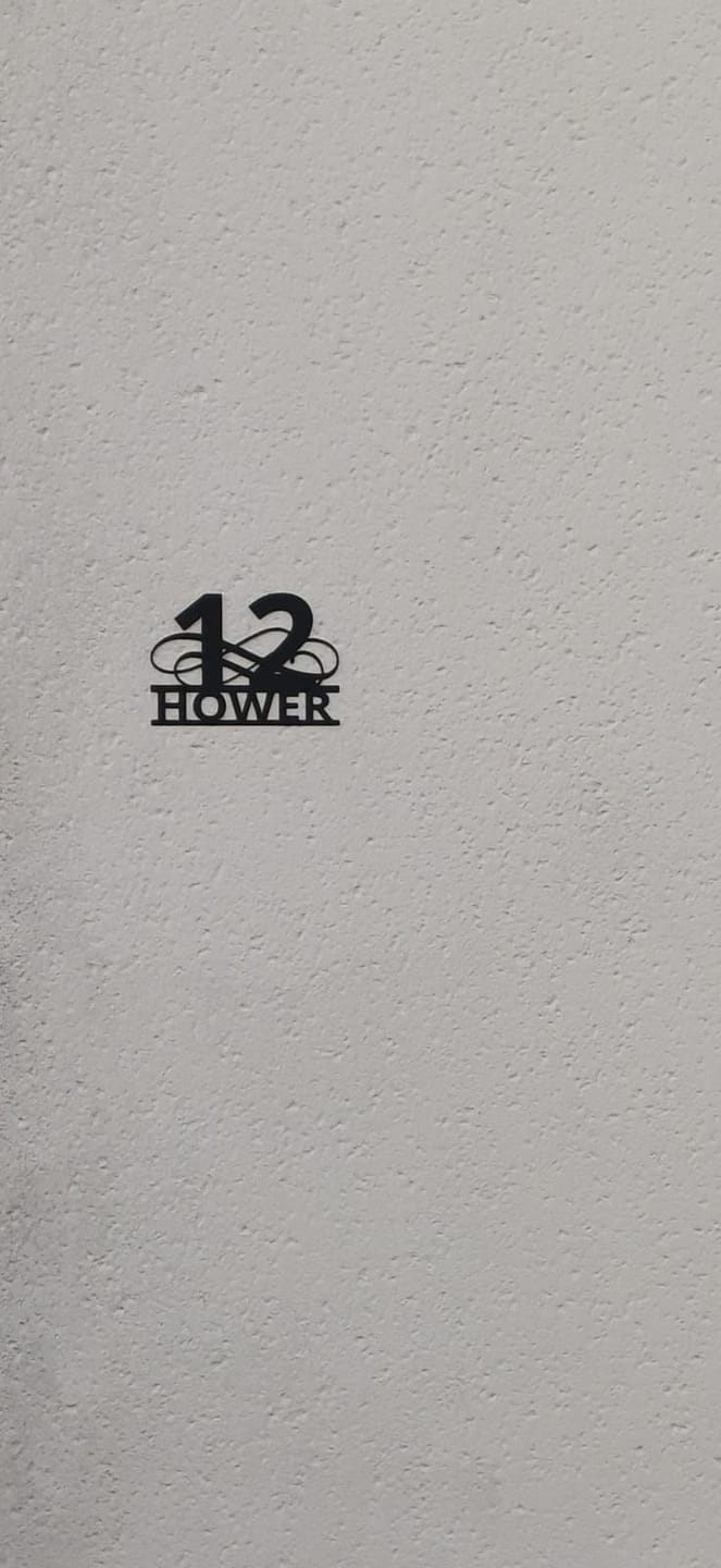 Customer photo review of Hausnummern-Türschild Ornamental Style einzeilig (personalisierbar)