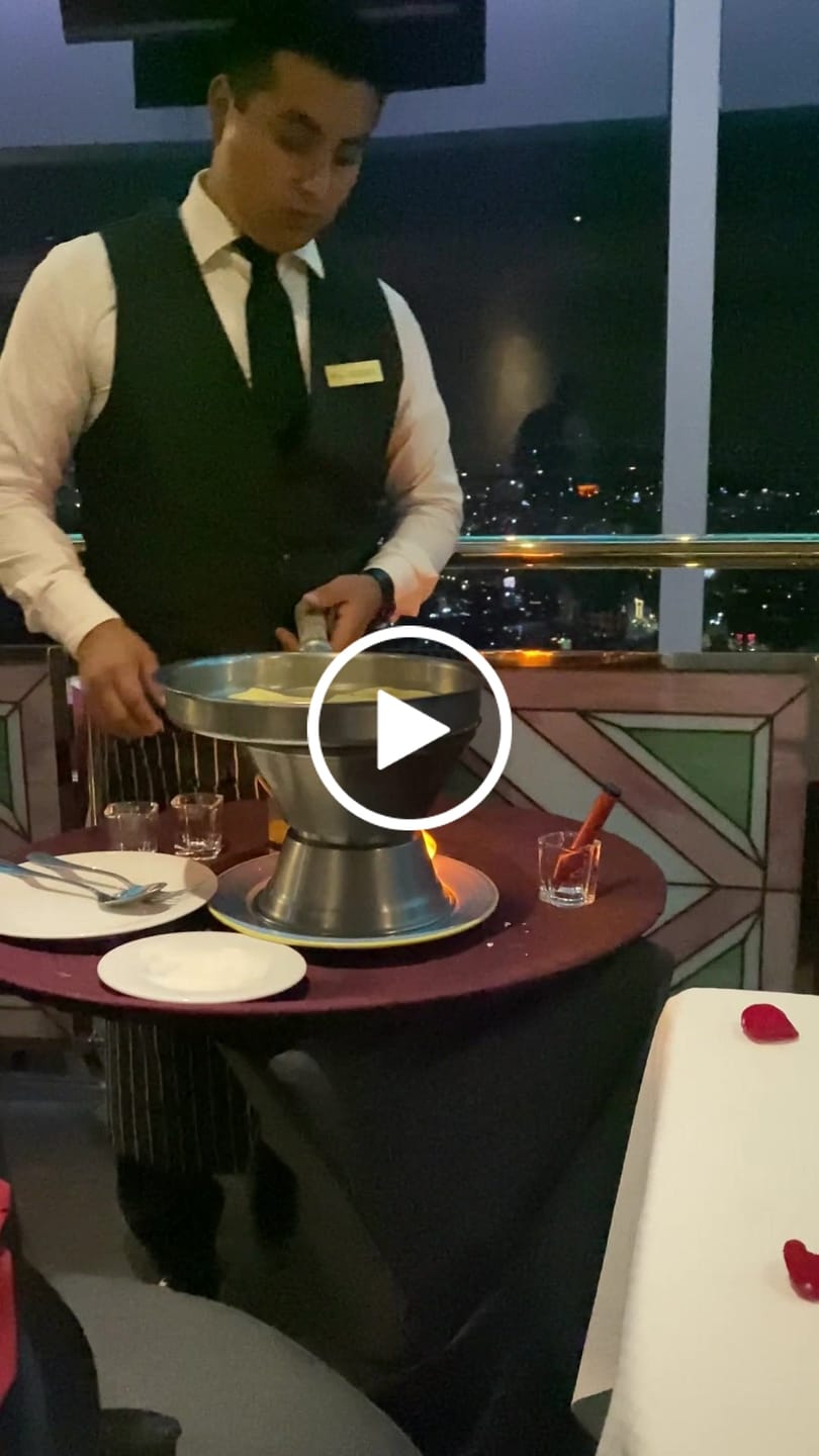 Customer video review of Menú Aniversario