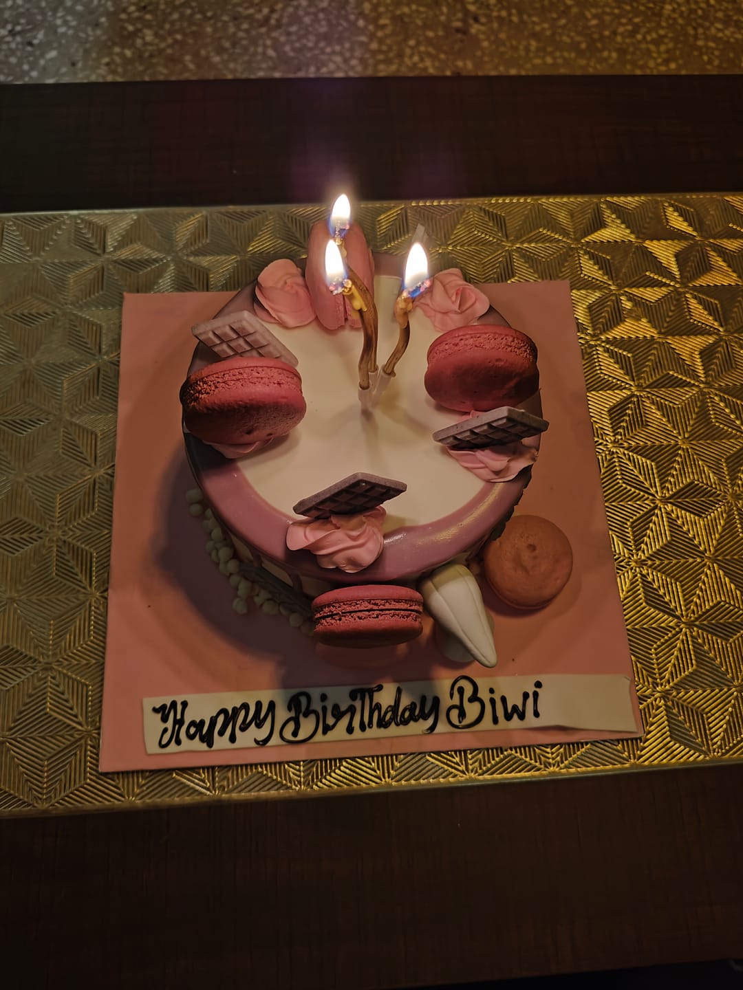Customer photo review of Purple Drip Macaron Cake