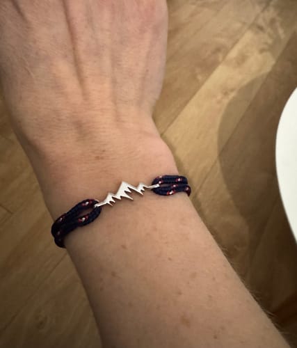 Customer photo review of Bracelet Montagne Personnalisé