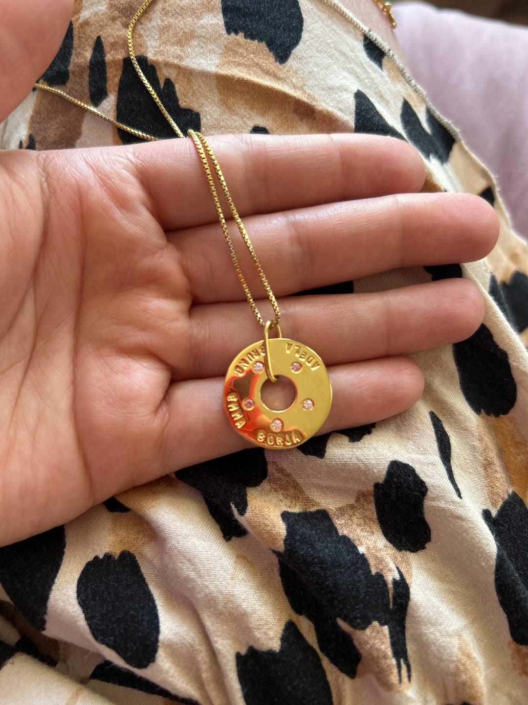 Customer photo review of Collar De Plata Enchapado en Oro Personalizable y Circón - Leonor