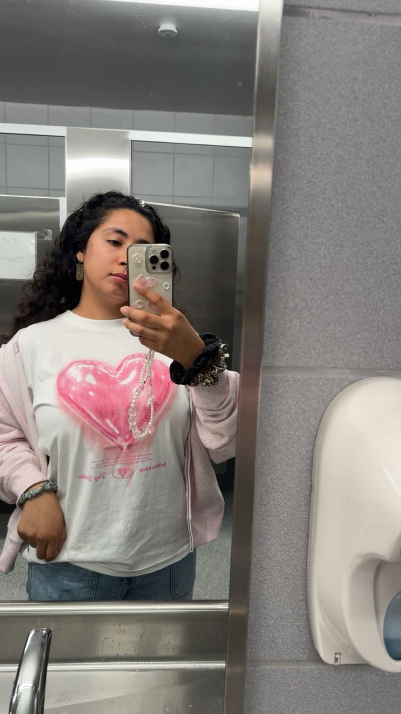 Customer photo review of Aelfric Eden Love Balloon Graphic Tee