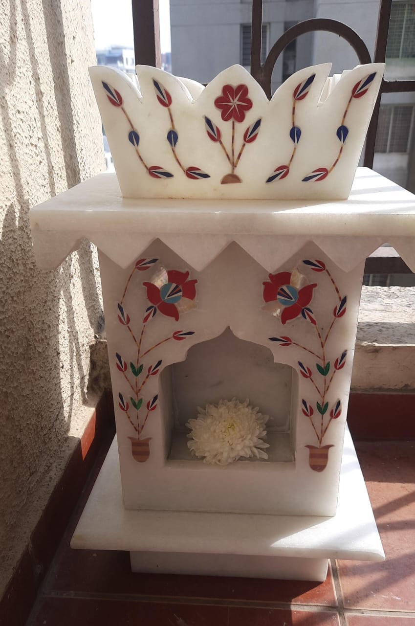 Customer photo review of Marble Tulsi Pot, White Inlay (Small) - Handicraft Bazaar