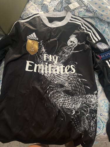 Customer photo review of Camiseta manga larga Real Madrid Dragón Retro 14/15 - Con Patch