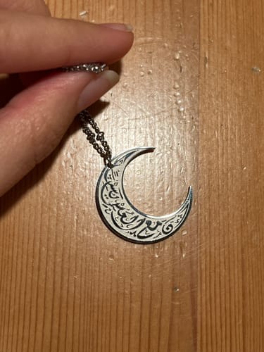 Customer photo review of "Gewiss, mit der Erschwernis, kommt die Erleichterung" Mond Halskette