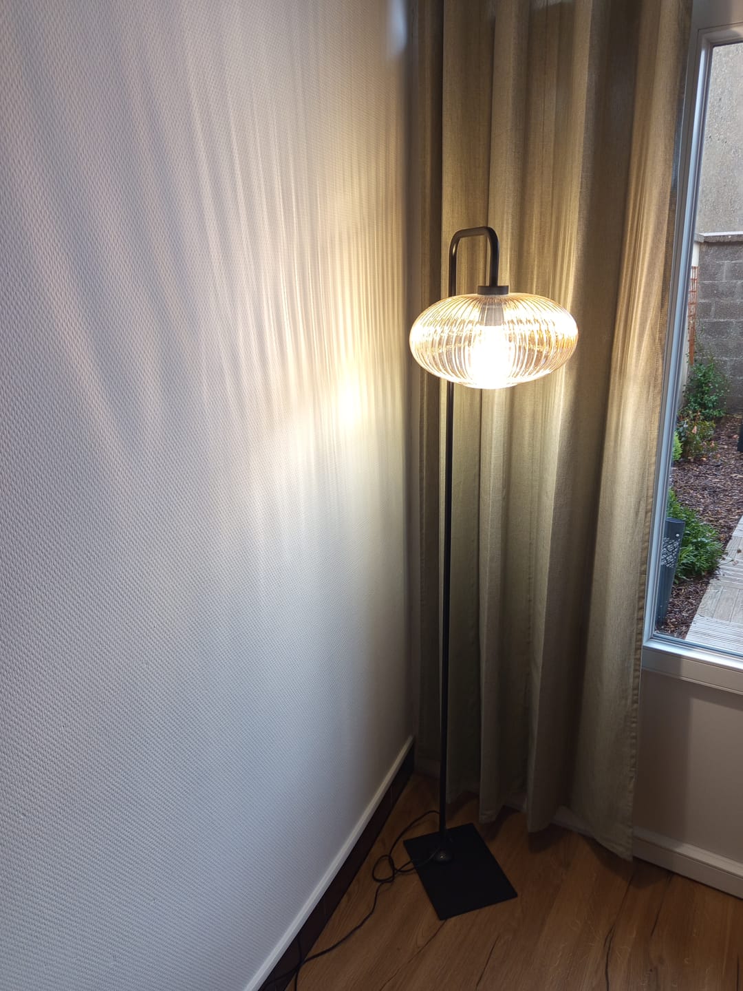 Customer photo review of Lampadaire en verre vintage CRISTALI | A personnaliser