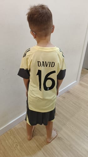 Customer photo review of Camiseta y Pantalones Cortos Niños Real Madrid 24/25