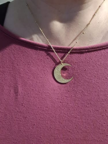 Customer photo review of "Gewiss, mit der Erschwernis, kommt die Erleichterung" Mond Halskette