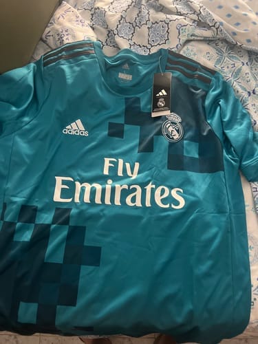 Customer photo review of Camiseta Real Madrid Third Retro 17/18