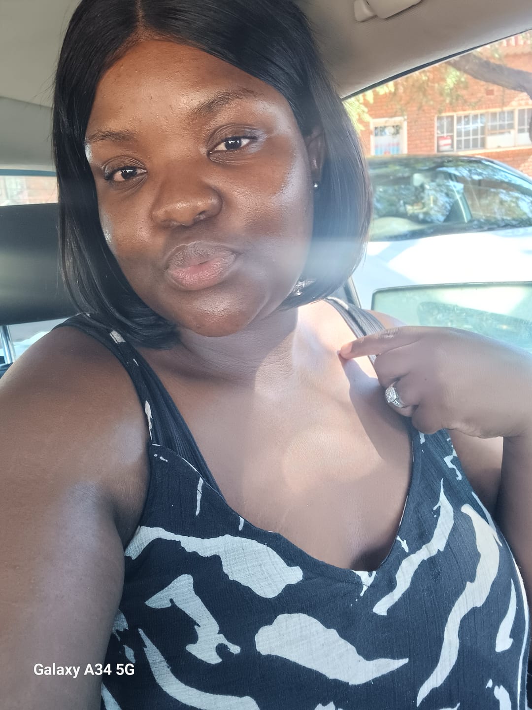 Customer photo review of Double Drawn Glue-less Pre- Bleached Bob 8 Inch - 14 Inch With 5 X 5 Closure