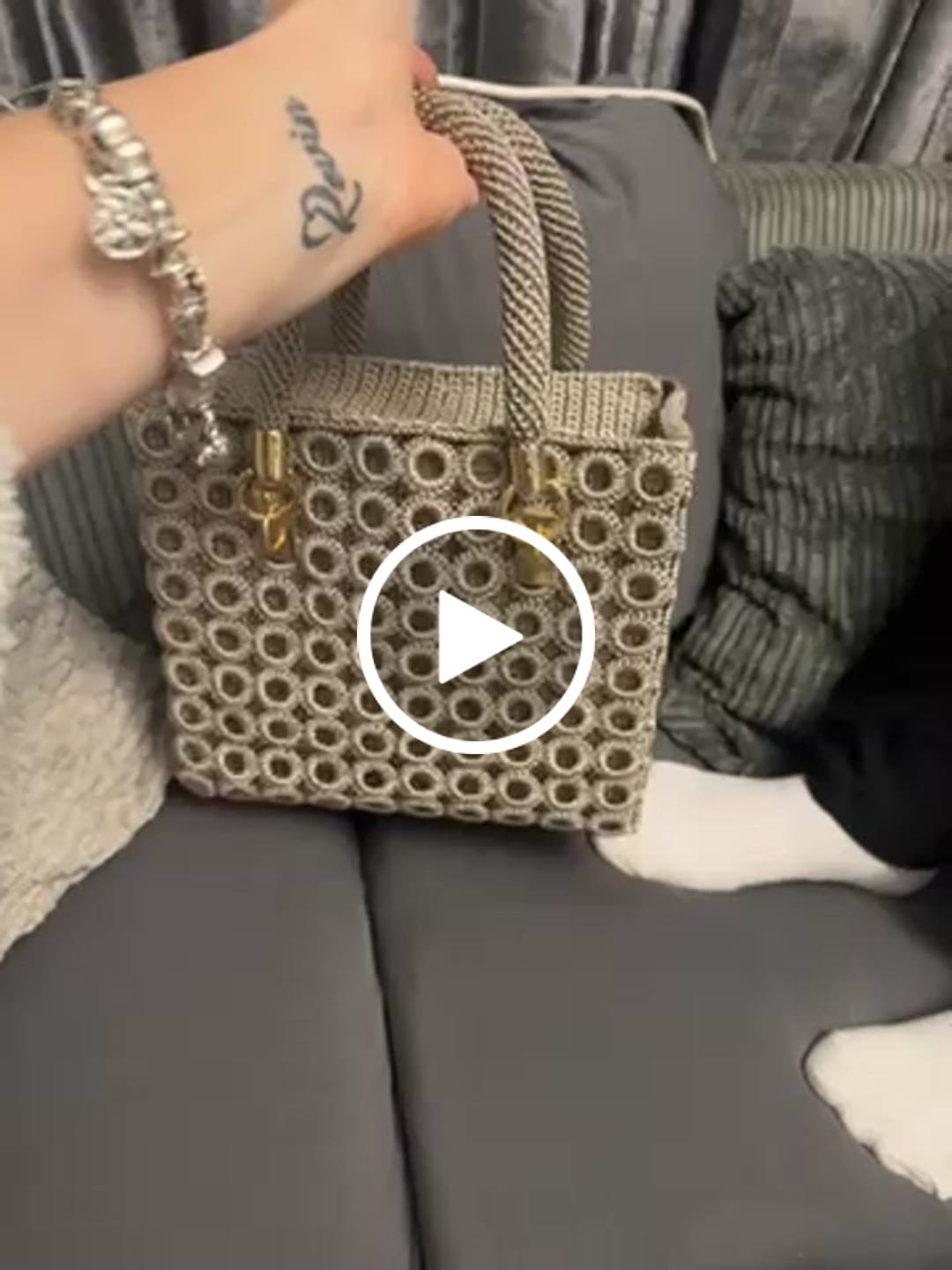 Customer video review of CrochetPark™ Pearl Bee Crochet Bag Kit