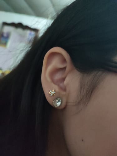 Customer photo review of Piercing Flor Petalos