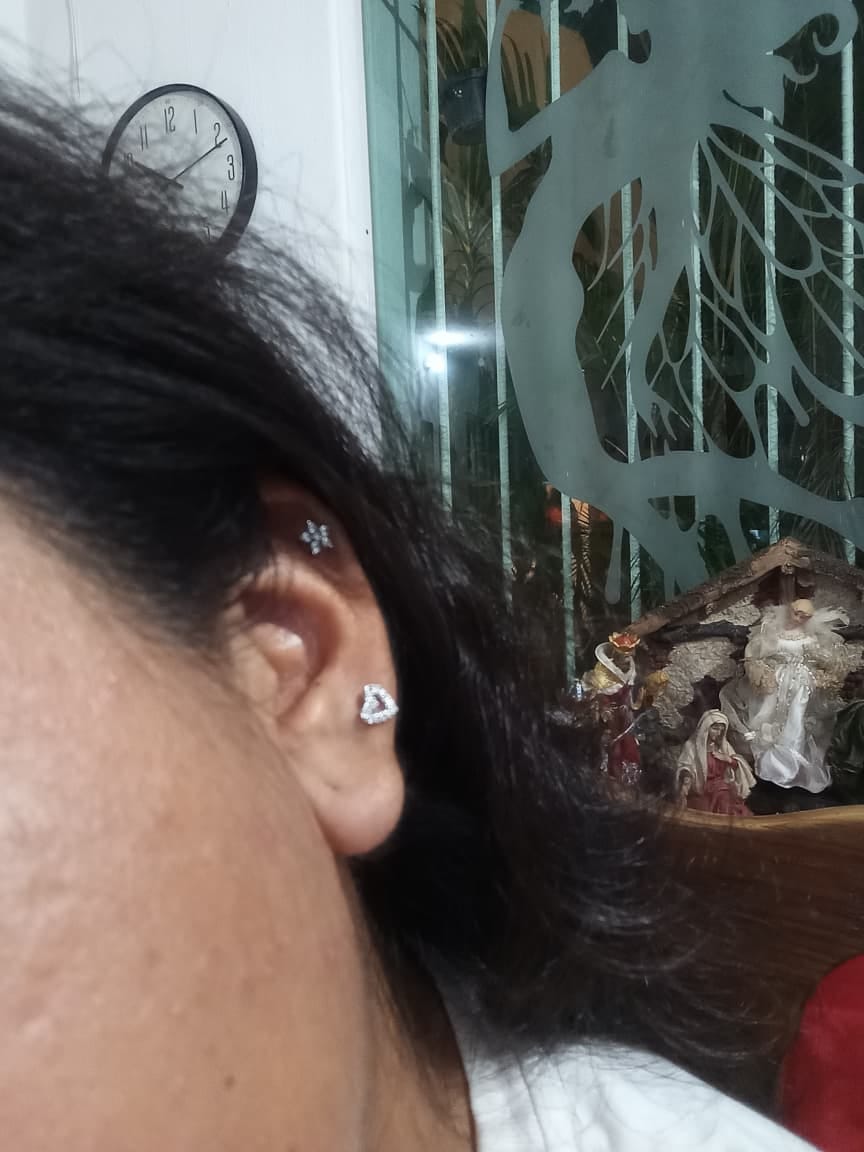 Customer photo review of Piercing corazon zirconias